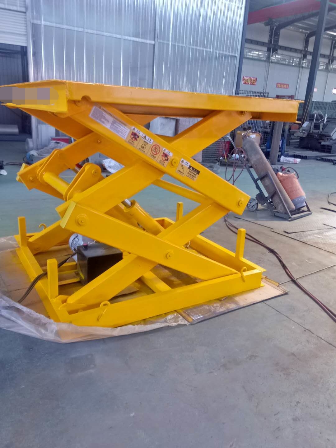 安裝固定式升降機對電源電壓（yā）有何要求？